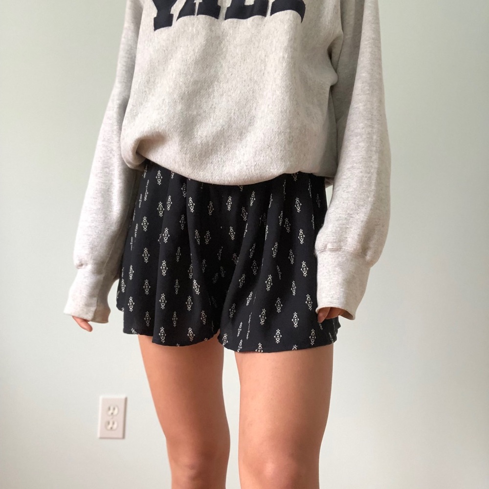 Mini navy and white diamond patterned skirt